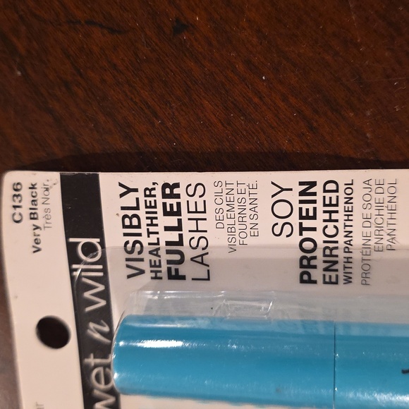 (J52) Wet n Wild Megawear Mascara Very Black C136 - Picture 2 of 5
